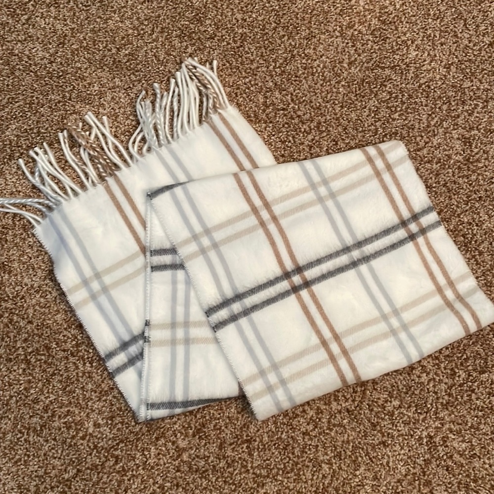 Steve Madden Scarf